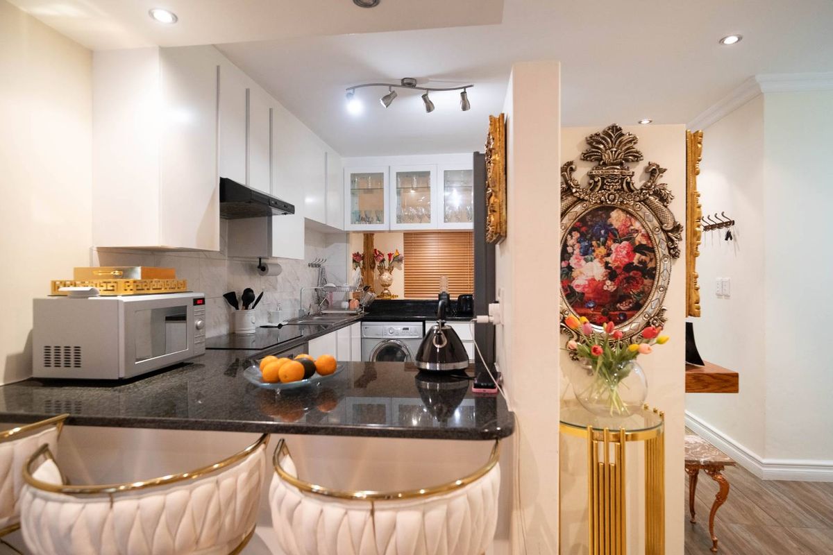 Luxury 3 Bedroom Home with Designer Touches in Sandton CBD - Photo 2