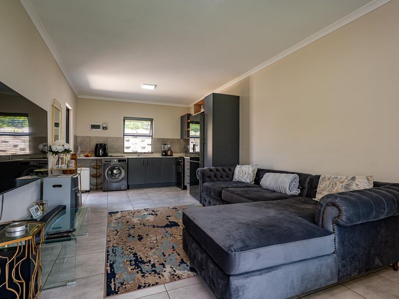 4 Bedroom Freestanding Home - Photo 3