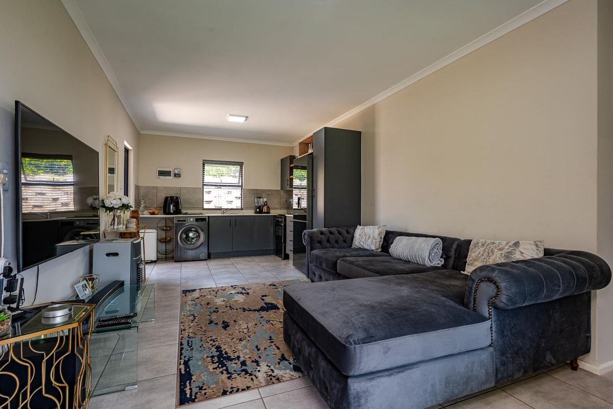 4 Bedroom Freestanding Home - Photo 3