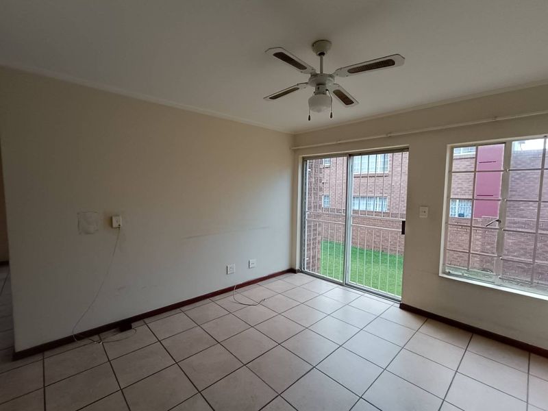 CENTURION - THE REEDS - BARCELONA  SECURITY COMPLEX - LARGE GARDEN - 2 BED - 1 BATH - Photo 4