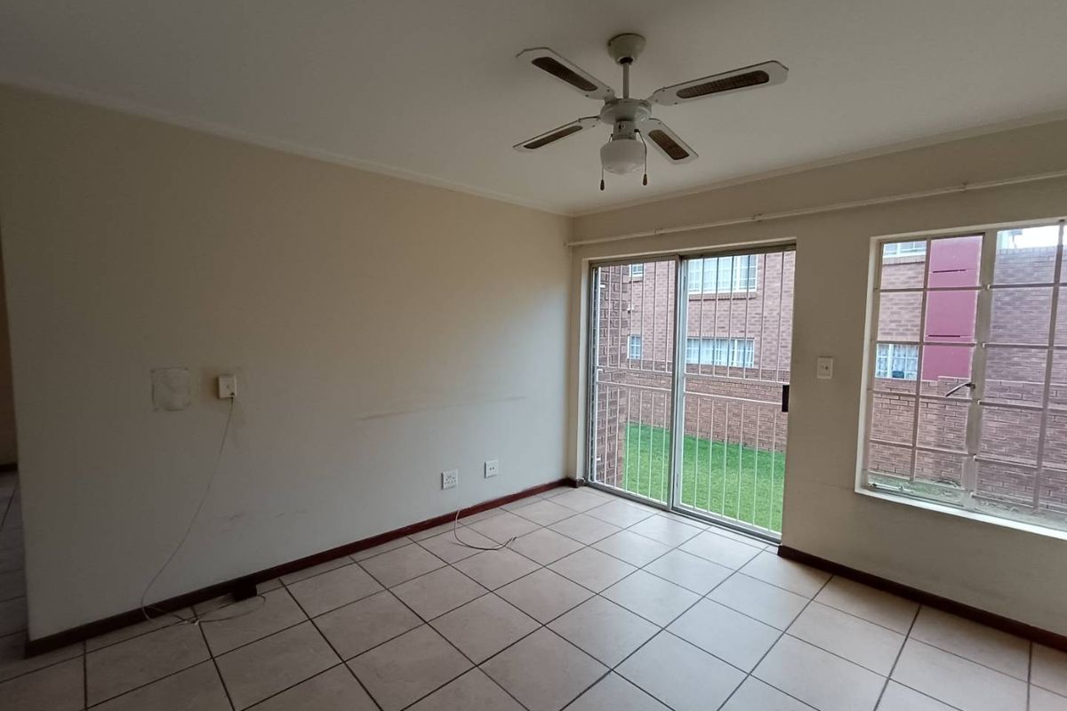 CENTURION - THE REEDS - BARCELONA  SECURITY COMPLEX - LARGE GARDEN - 2 BED - 1 BATH - Photo 4