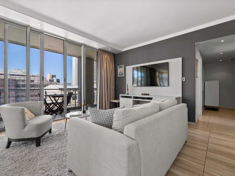 Five-star hotel living in the heart of Cape Town - Photo 8