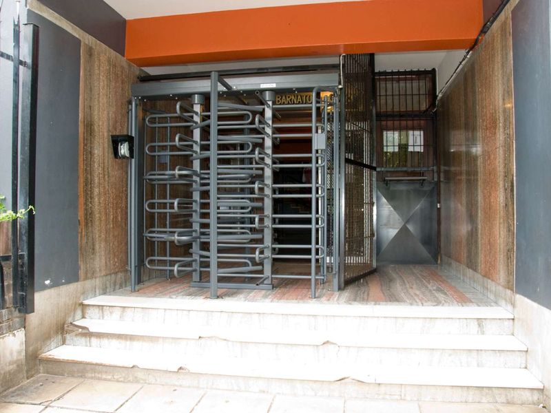 Ideal Spot: Close to Schools & Public Transport - Photo 1