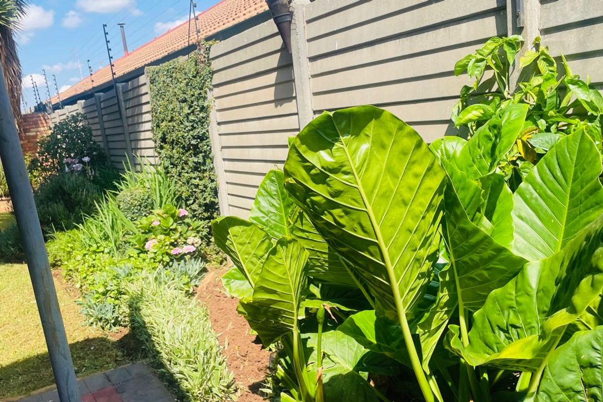 Townhouse For Sale - Photo 2