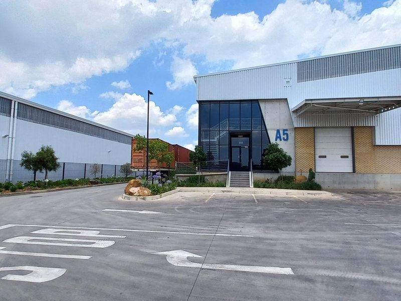 1 765m2 Airport Park Warehouse To Let - Photo 2