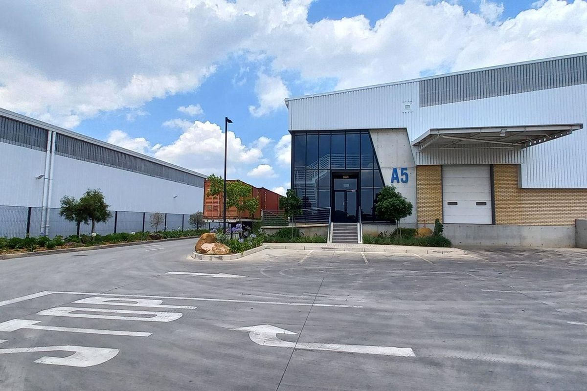 1 765m2 Airport Park Warehouse To Let - Photo 2