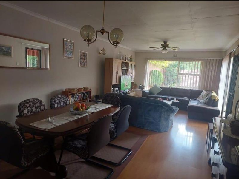 3 Bedroom Townhouse for Sale in Mulbarton - Photo 3