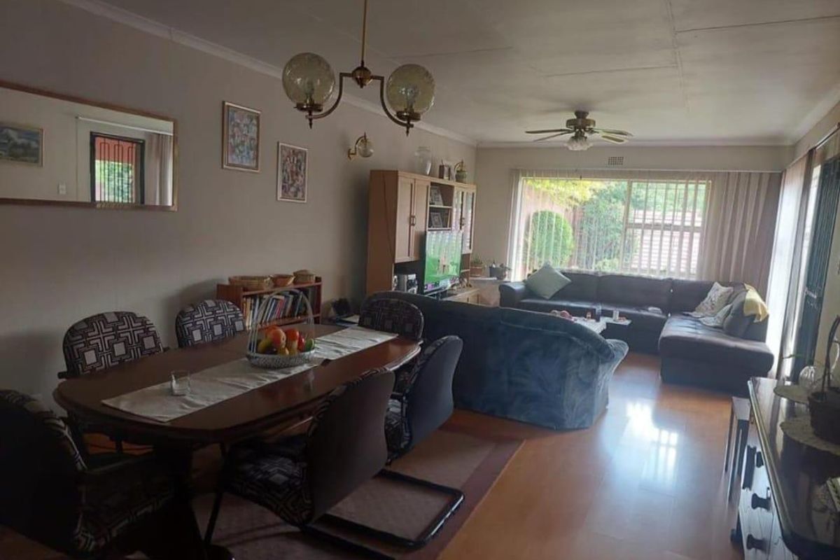 3 Bedroom Townhouse for Sale in Mulbarton - Photo 3