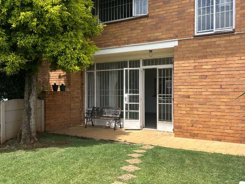 Pet friendly duplex - Photo 4