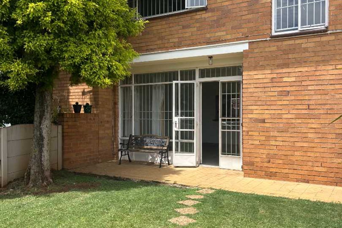 Pet friendly duplex - Photo 4