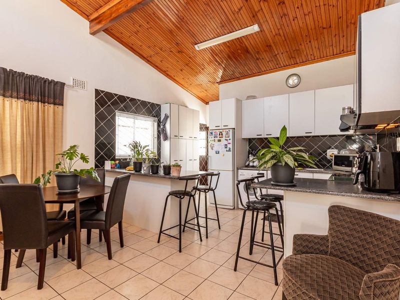 A Stunning Home Awaits... - Photo 5