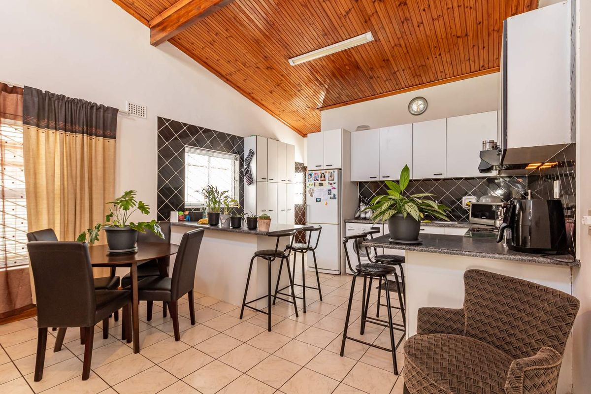 A Stunning Home Awaits... - Photo 5