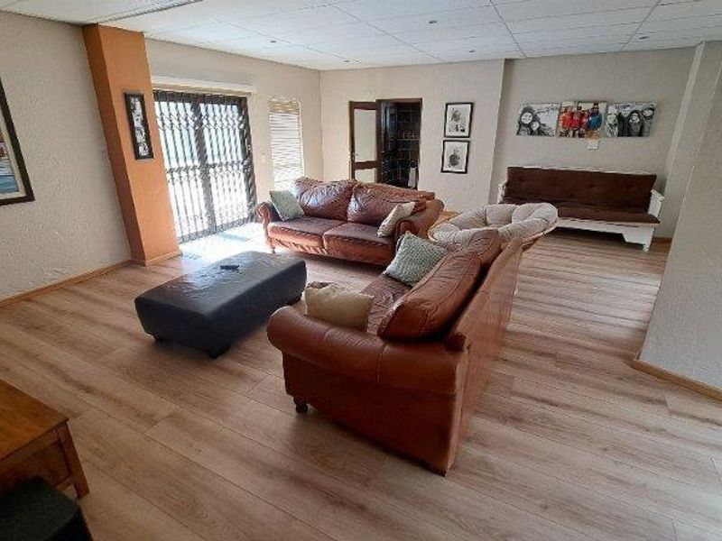 Exclusive living on " Walvis Bay's millionaires mile" - Photo 4