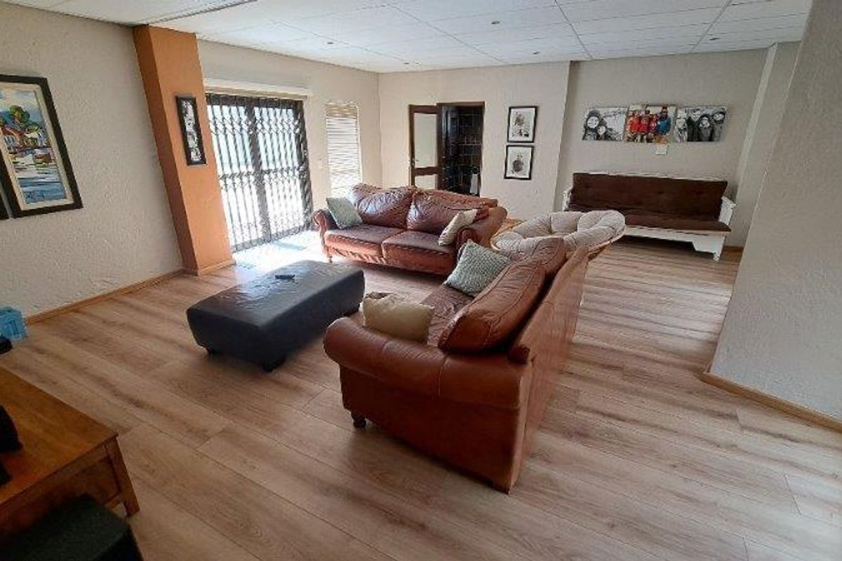 Exclusive living on " Walvis Bay's millionaires mile" - Photo 4