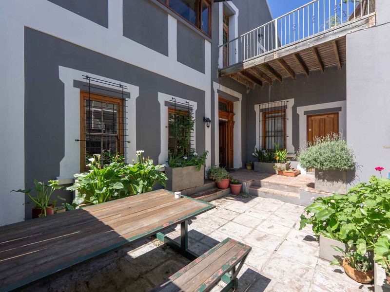 Exceptional Investment Opportunity in Prime Oranjezicht R15 300 000 Including VAT - Photo 3