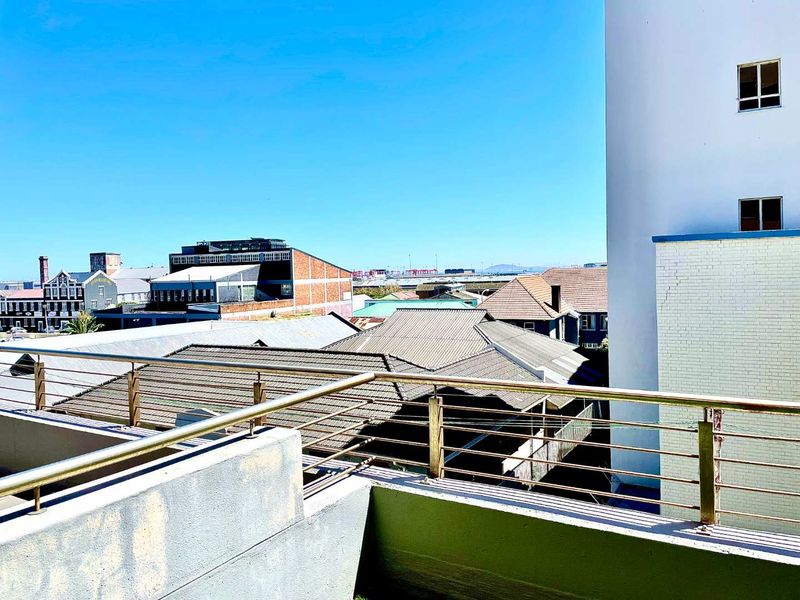 Stylish airbnb studio with huge terrace and harbour views - Photo 8