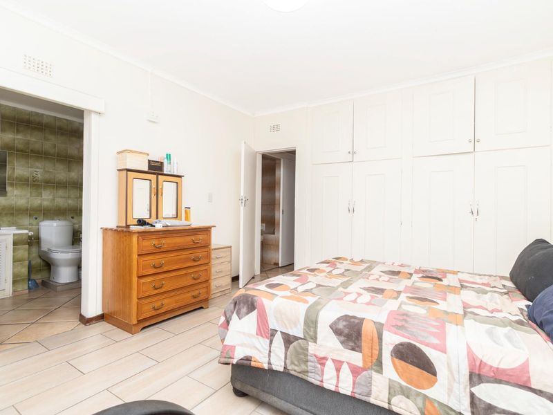 Three Bedroom Townhouse in sought-after complex - Photo 8