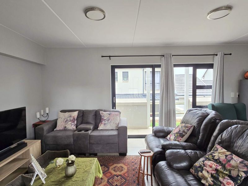 Charming Ground Floor Unit in Hartland Lifestyle Estate - Photo 6