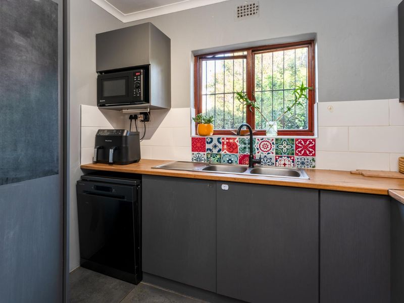 3 Bedroom, 2.5 Bathroom, Double Garage - Photo 10