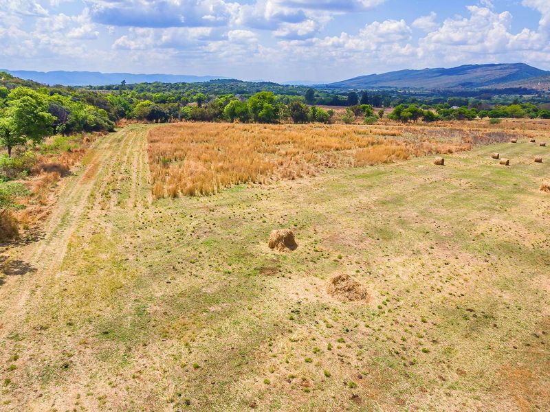 Exceptional 44-Hectare Agricultural , Multiple living, Farm for Sale – Hekpoort - Photo 5