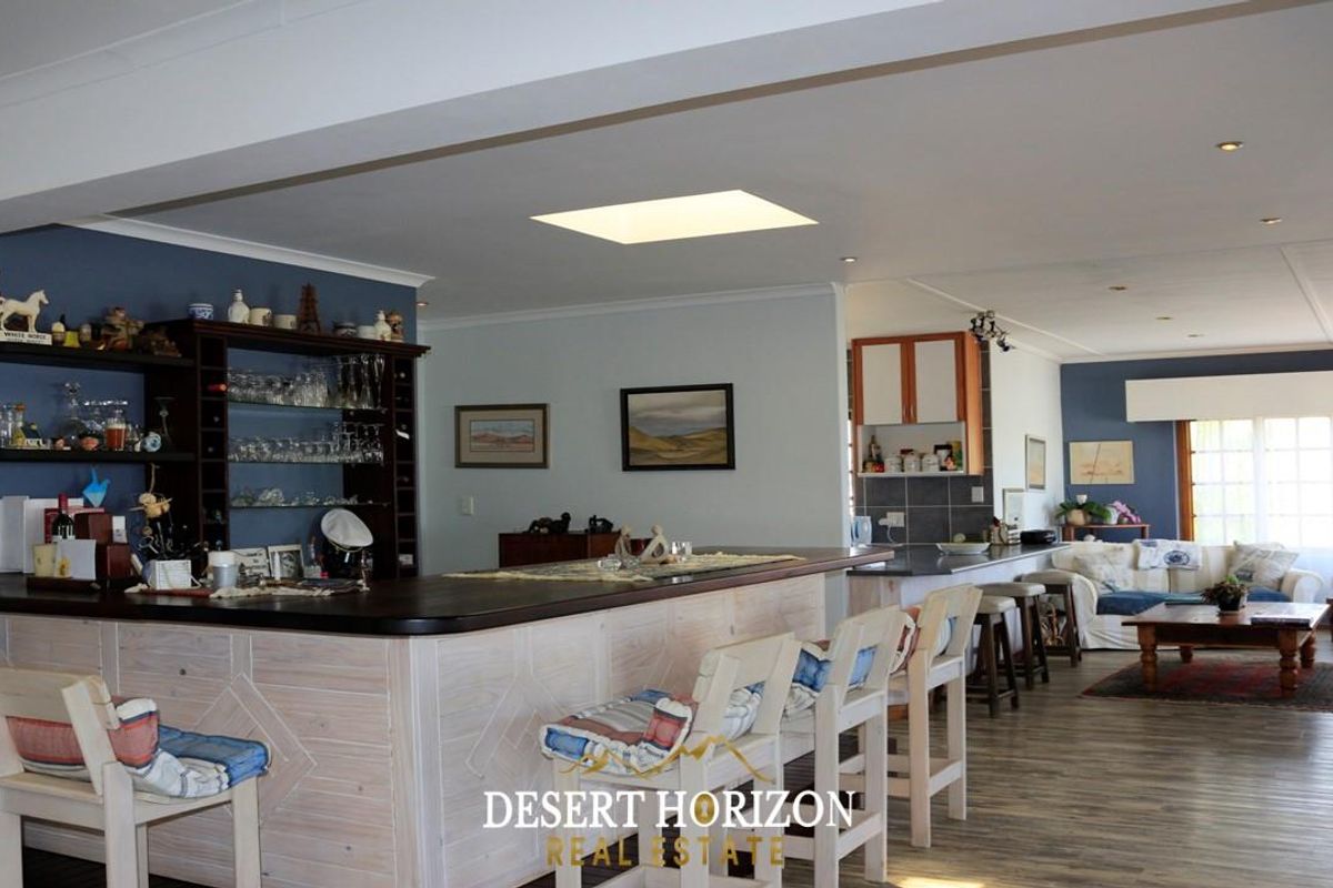 Swakopmund, Vogelstrand | Flexible living: 2 kitchens, perfect for Airbnb or multi-gen families - Photo 3