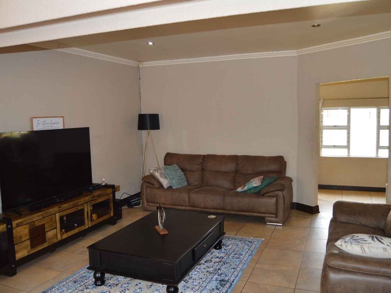 Four Bedroom Family Home For Sale in Brackendowns - Photo 8