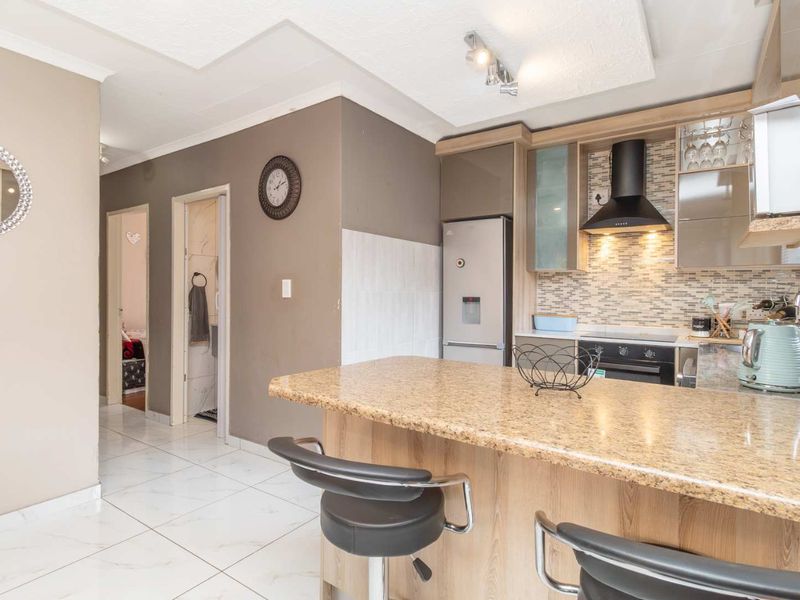 Modern, Pet-Friendly 3BR Townhouse with Garage & private Garden in Honeypark - Photo 10