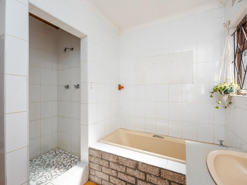 Prime Corner Plot 4-Bedroom Face Brick Home. - Photo 9