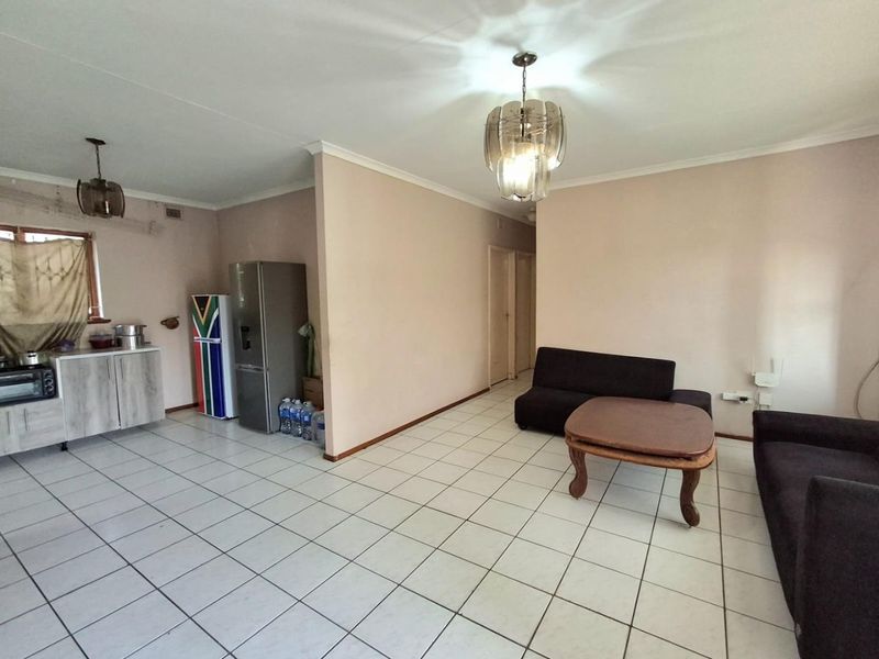 4 Bedroom House for sale in Malvern - Photo 4