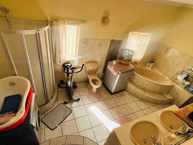 FOR SALE | Business Rezoned Freestanding House – Eros, Windhoek - Photo 5