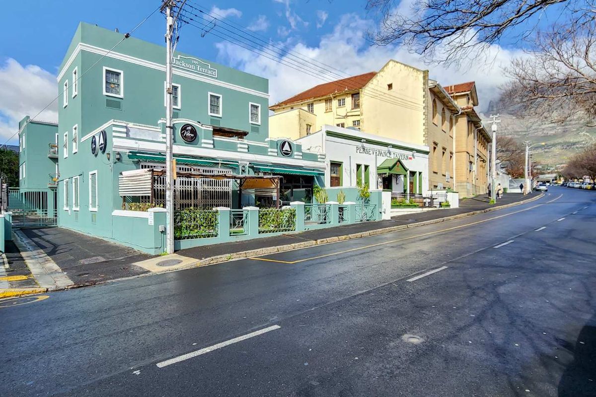 Modern 2 Bedroom Apartment - Photo 4