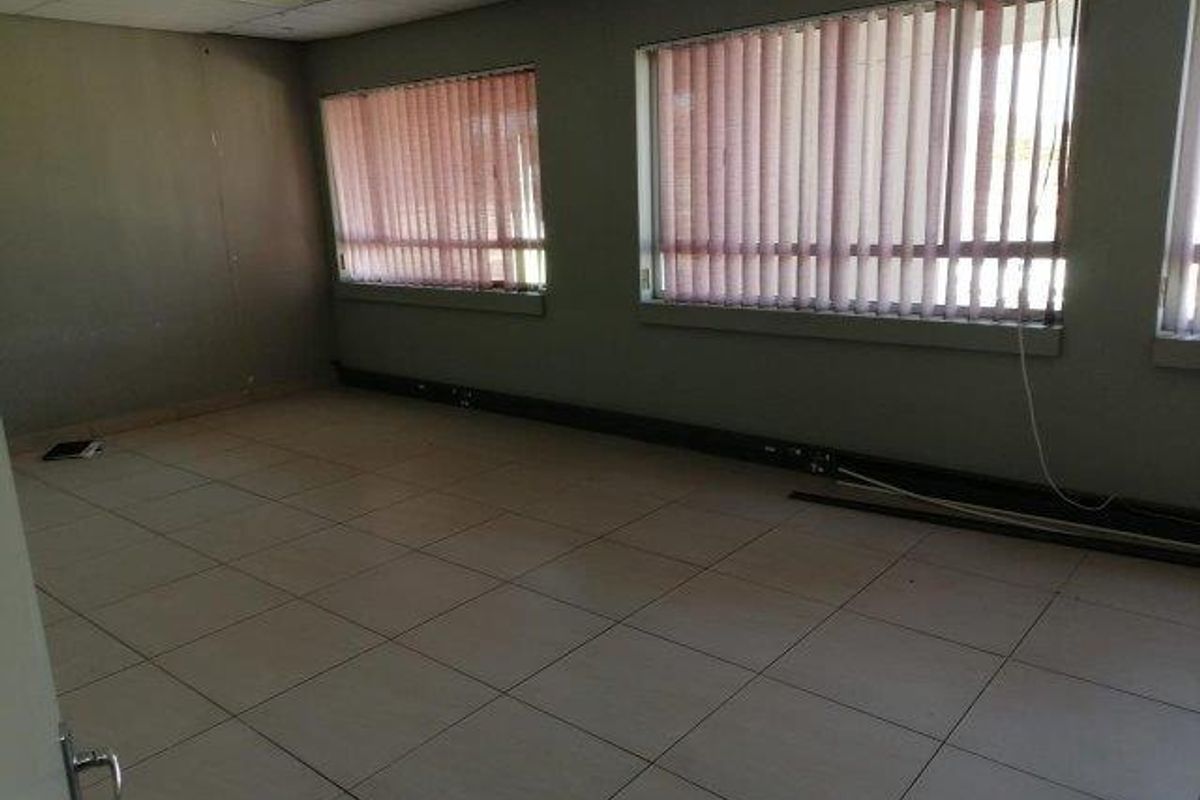 Office To Let in Windhoek Central - Photo 4