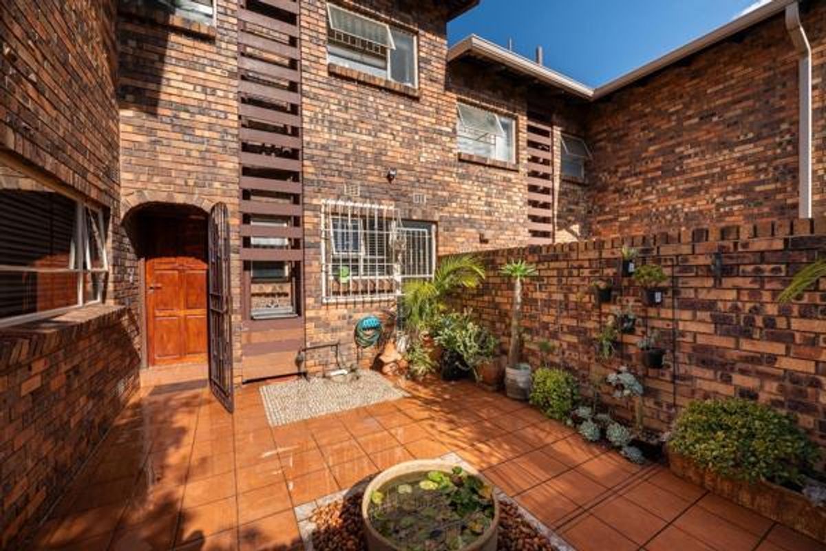 3 Bedroom Family Home in a Secure Glenvista Gardens Complex - Photo 3
