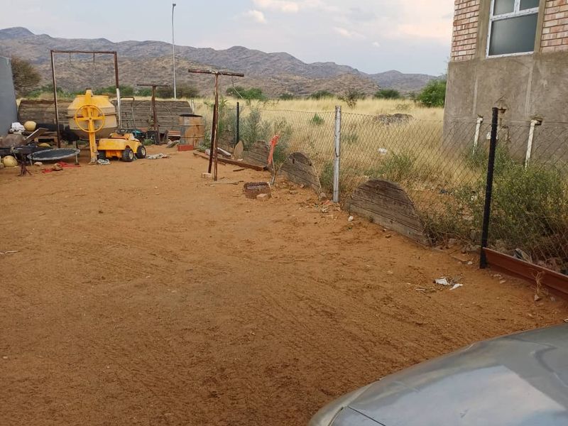 Modern Living Just 10 km Outside Windhoek - Photo 3