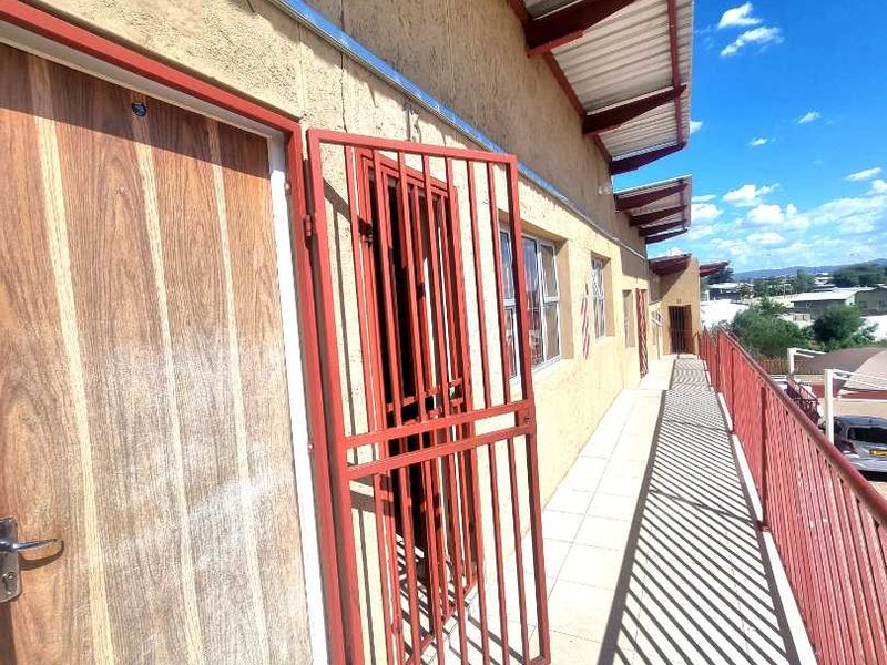 APARTMENT FOR SALE IN LUXURY HILL, SOWETO - Photo 4