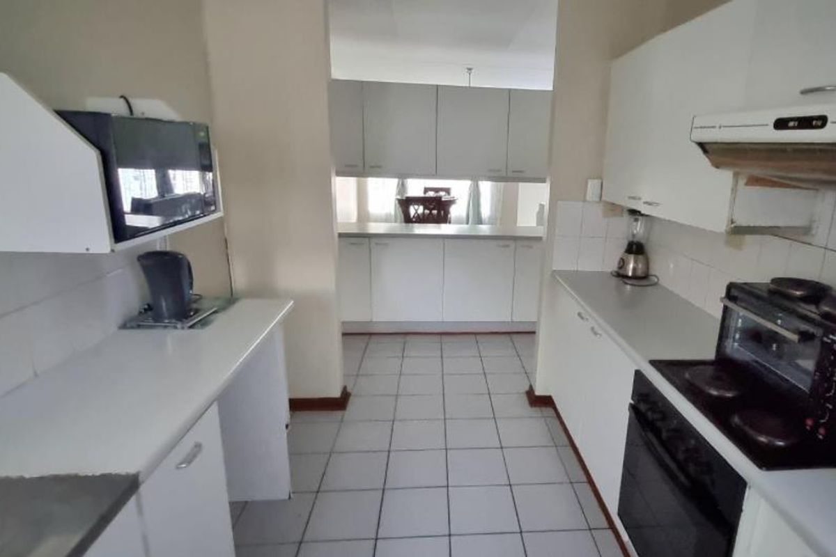 Charming 3-Bedroom Townhouse in Westdene - Photo 3