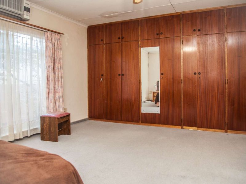 HOUSE FOR SALE - HOCHLAND PARK - Photo 4