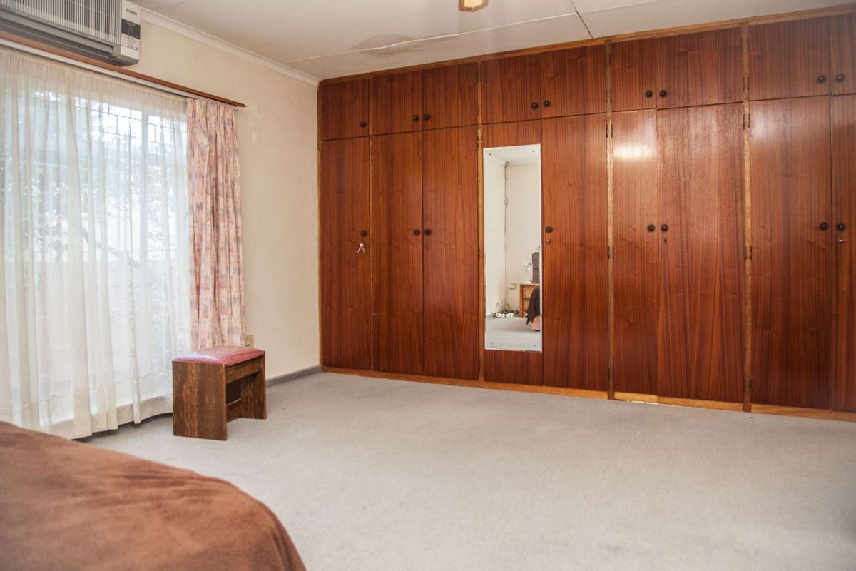 HOUSE FOR SALE - HOCHLAND PARK - Photo 4