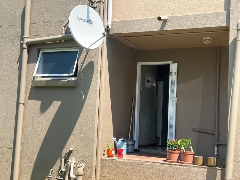 This lock up and go unit is up for grabs in a lovely 24 security complex - Photo 2