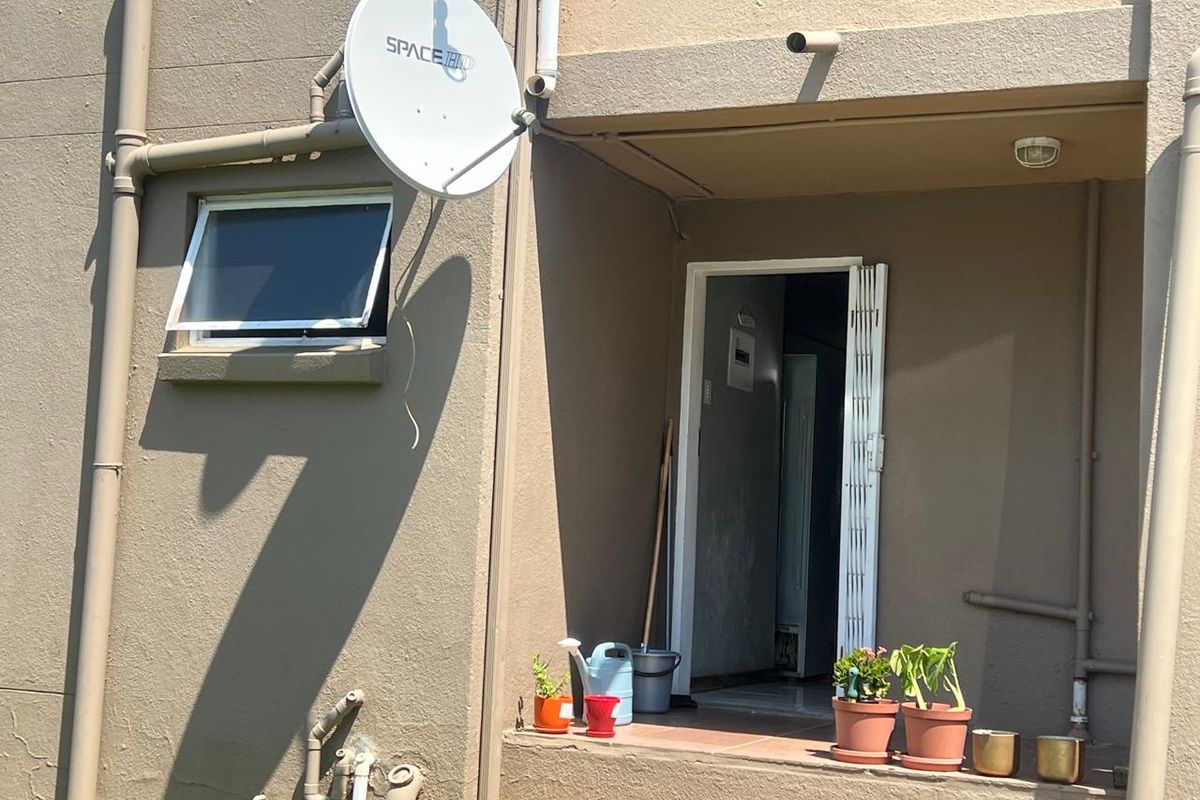 This lock up and go unit is up for grabs in a lovely 24 security complex - Photo 2