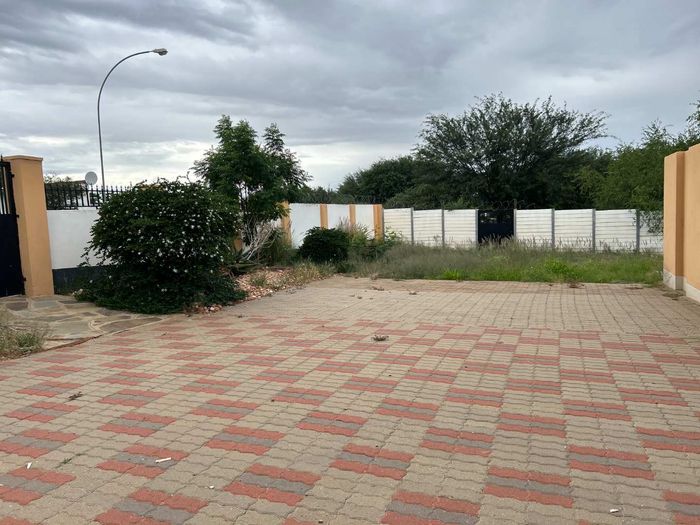Property #2462980, House Pending Sale in Luxury Hill