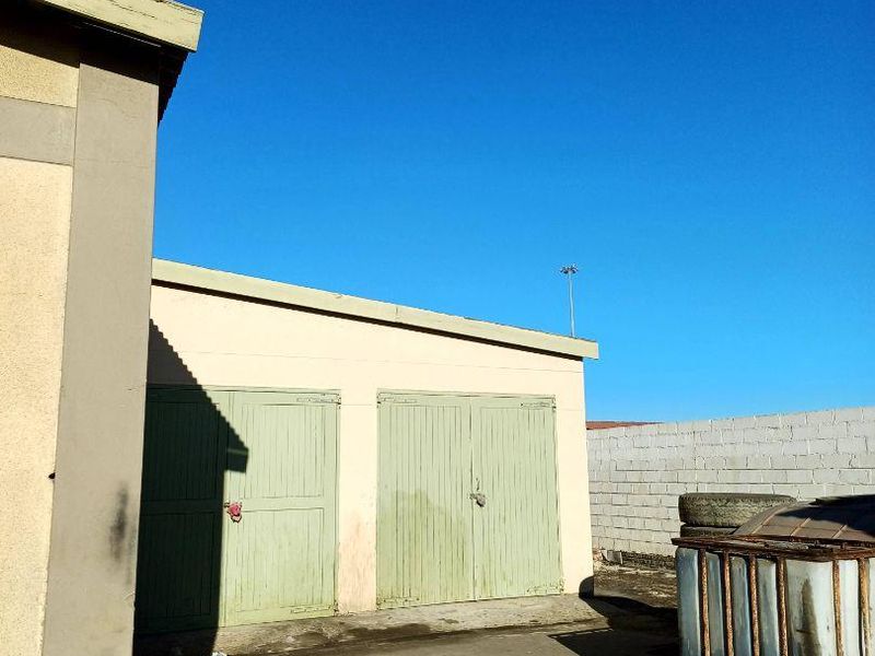 Industrial Warehouse offering 644m2 under roof! Close to Natis - Photo 3