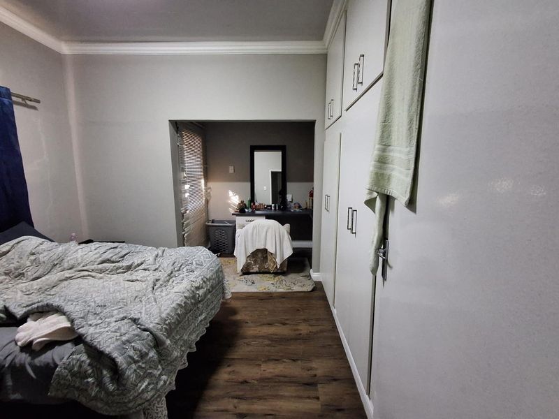 Profitable Business Opportunity: Guest House for Sale with Long Term Contracts - Photo 4