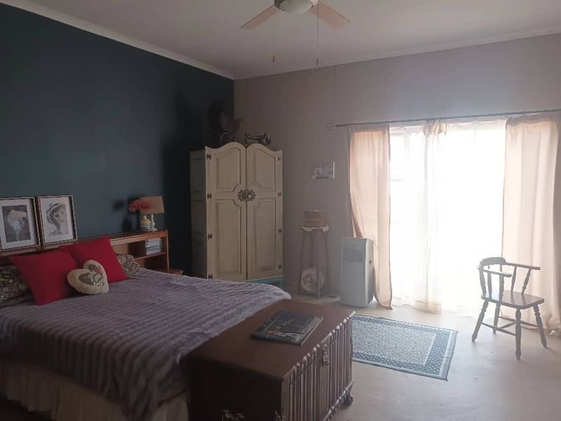 "Multi-Home Estate: Perfect for Families, Guests house, or Investment" - Photo 2