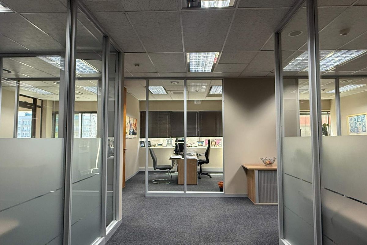 500m2 fully fitted out office to let in Soho on Strand - Photo 4