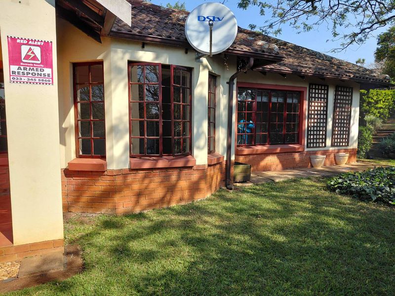 3 BEDROOM TOWNHOUSE IN LINCOLN MEADE FOR RENT - Photo 1