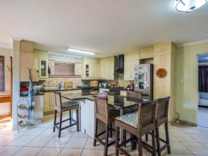 A HOME WITH BUSHVELD VIEWS - THAT FEELS LIKE A HIDDEN RETREAT - Photo 8