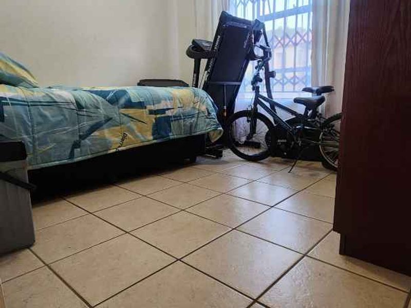 3 Bedroom House For Sale in Heatherview - Photo 9