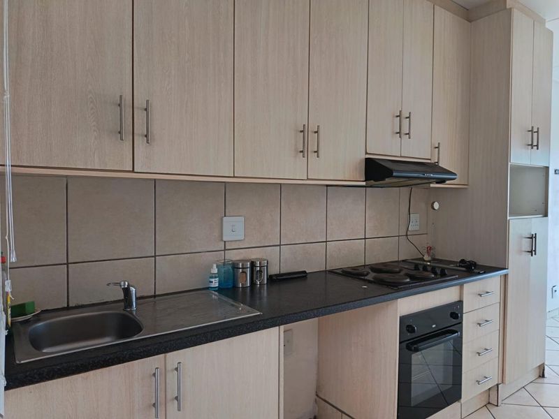 2 Bedroom Flat for sale in Woodhurst - Photo 3