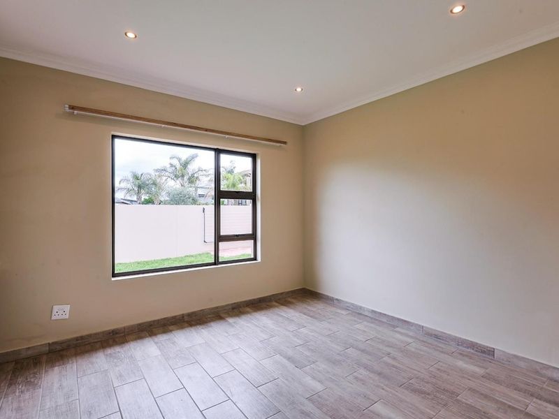 Stunning Modern 4 Bedroom, 2.5 Bathroom Home for Rent - Photo 6